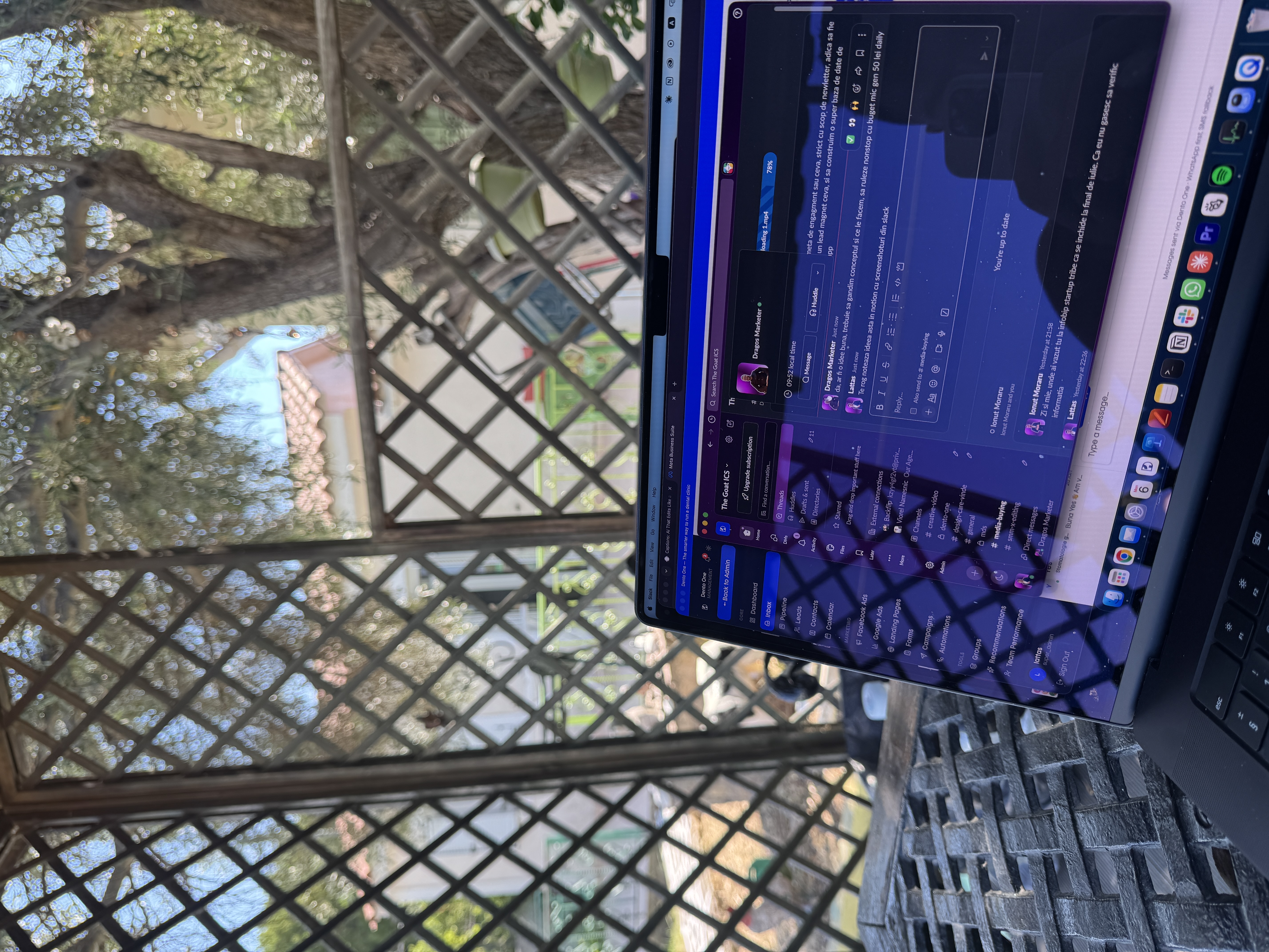 Laptop sub un gazebo